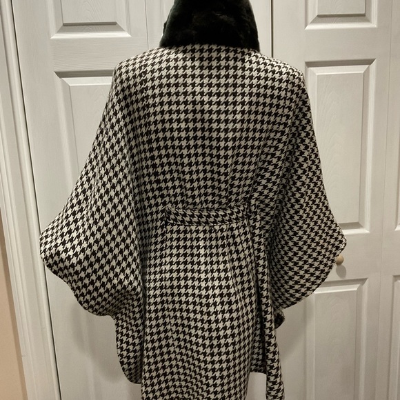 Coat - Picture 2 of 8